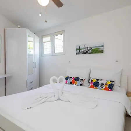 Estella * Rogoznica (Sibenik-Knin)