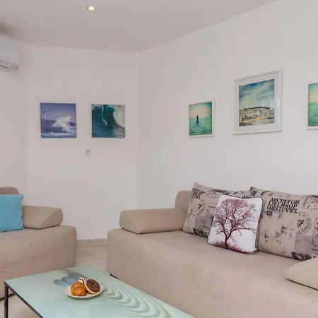 Estella Apartman *