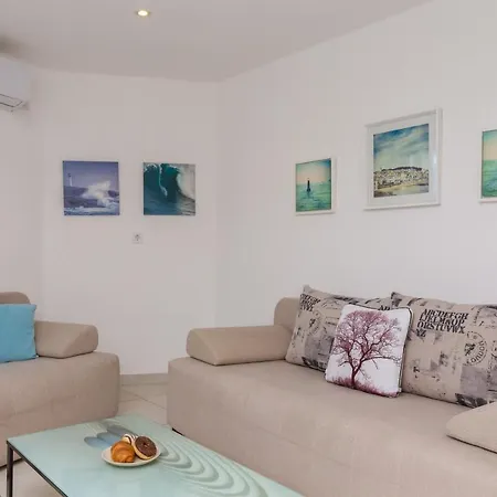 Estella Apartment *